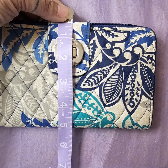 Vera Bradley RFID TURNLOCK WALLET CLUTCH & Cosmetic Case Bundle - LIKE NEW! - Picture 15 of 15